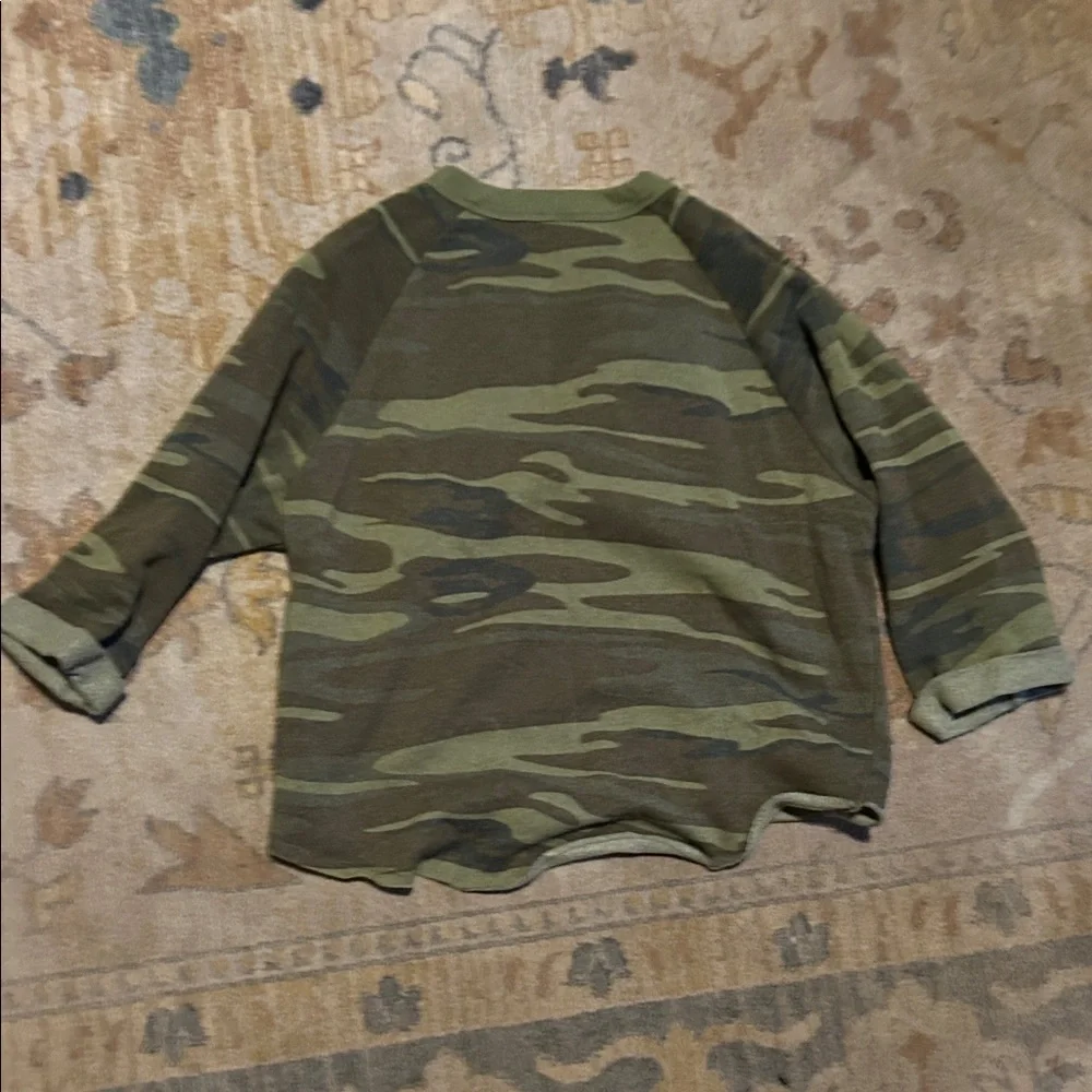 Women's Camouflage Sweatshirt Size Extra Small